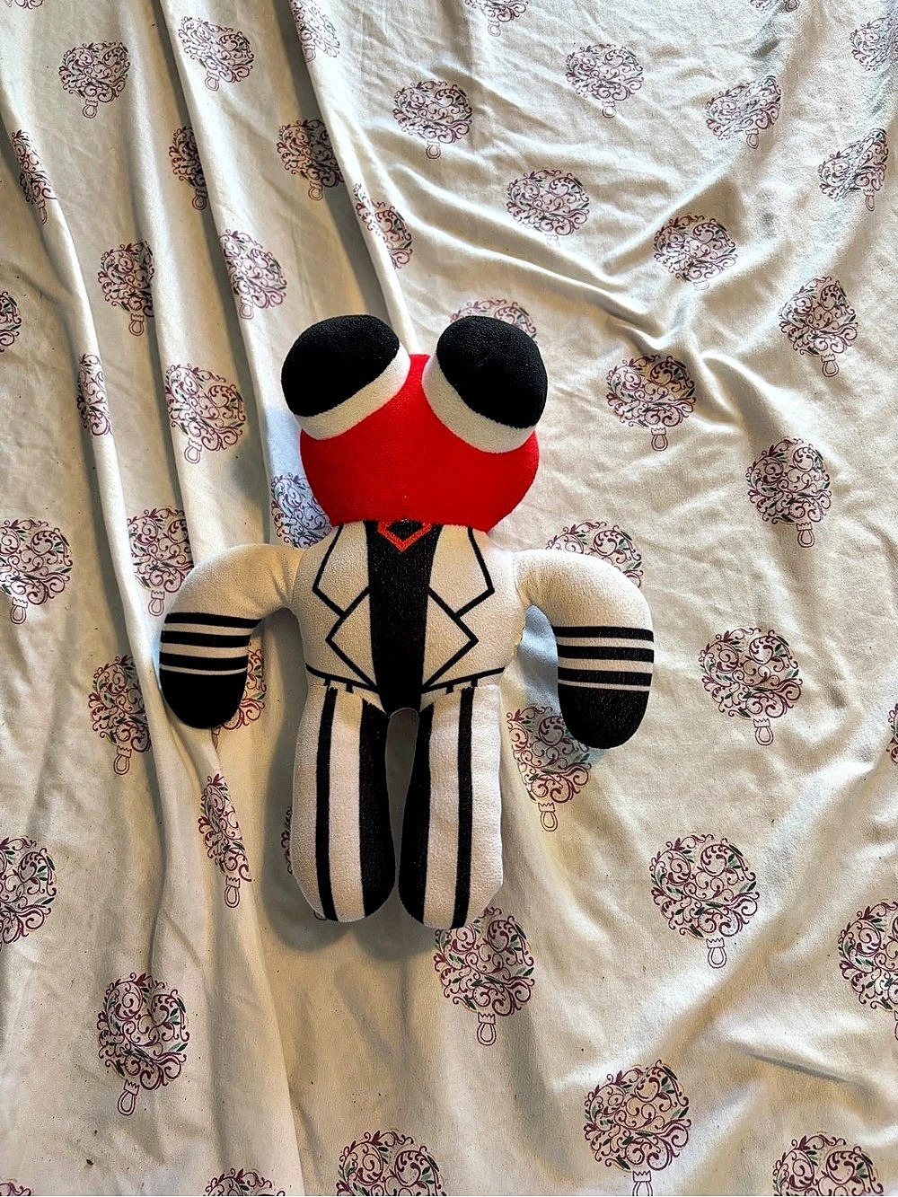 Phat Mojo Rainbow Friends Red Plush Red & Black